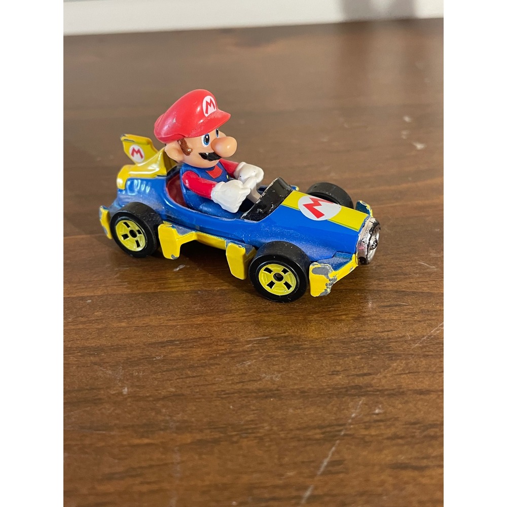 Hot Wheels Mario Kart Mach 8 Mario Die-Cast Toy Car 2018 Mattel Blue Yellow